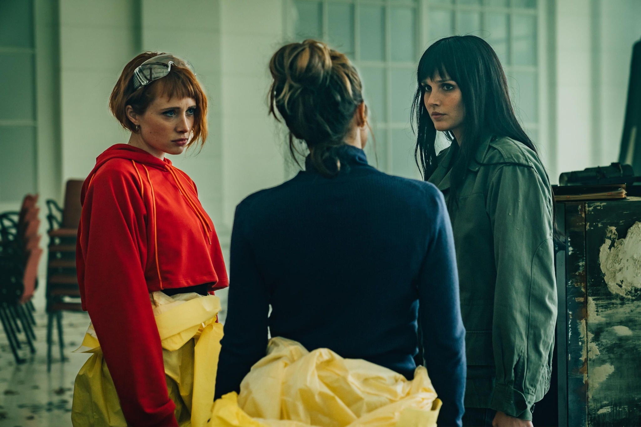 Alex et ses soeurs ouvrent le coffre de Godard